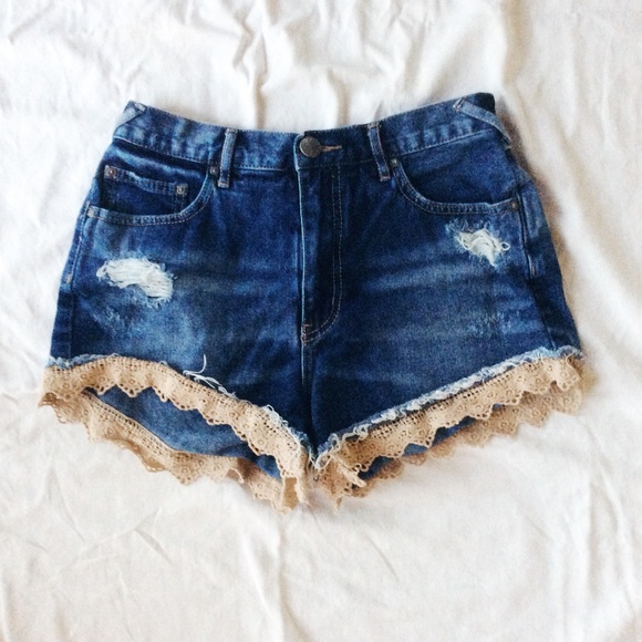 Free People Lacey Cutoff Denim Shorts in Areo Wash - Picture 5 of 8